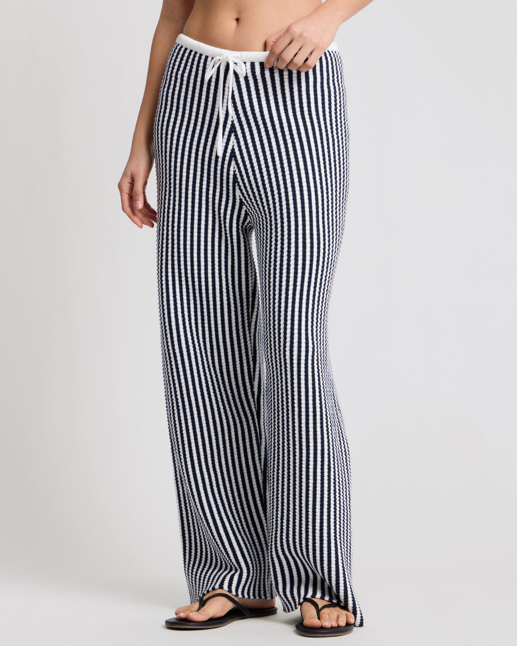 Noir Navy/White
